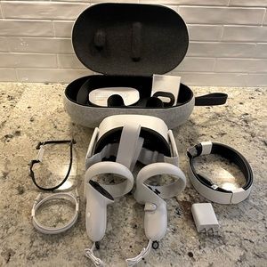 Oculus/Meta Quest 2: 128GB with Quest 2 Carrying Case